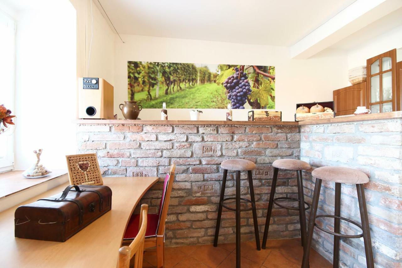 Penzion Bazen Vino Sklep U Palecku Zaječí Εξωτερικό φωτογραφία